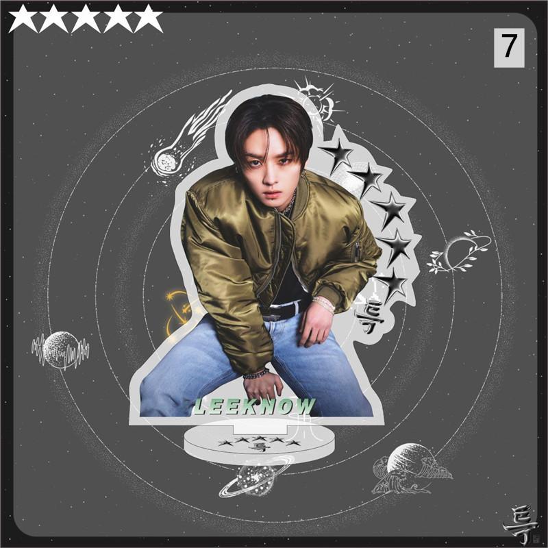 2番目半額 Stray Kidsグッズ 5-STAR アクリルスタンド 写真立て 卓上