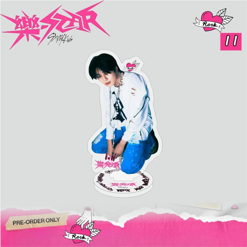 スキズ ハン HAN ポスター 4点セット ストレイキッズ 2番目半額 Stray Kidsグッズ 樂-STAR アクリルスタンド 写真立て 卓上