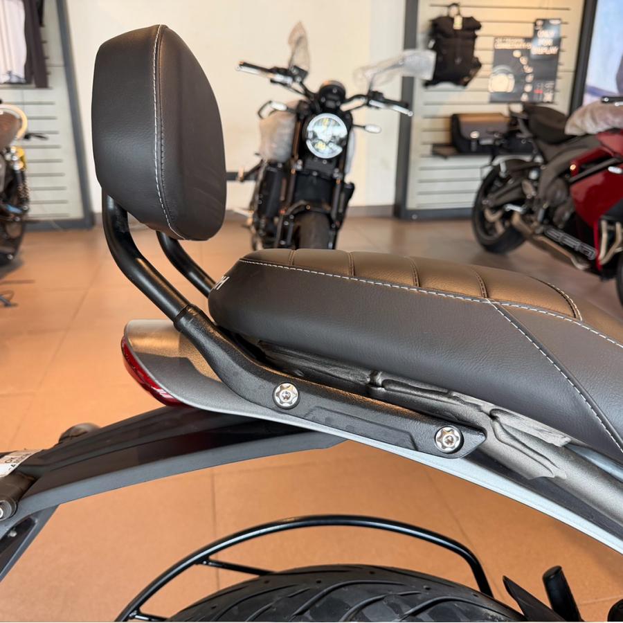 TRIUMPH トライアンフ　純正オプションシート　ブラック TRIUMPH トライアンフ純正 コンフォートシート ブラック A2310736