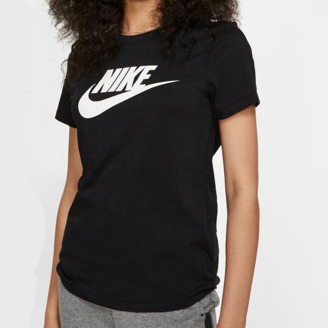 ナイキ ロゴtee レディース 定番人気 Tシャツ 半袖 黒 ティーシャツ Nike Bv6170 ブラック 年 春コーデ 010 Twiy 通販 Yahoo ショッピング