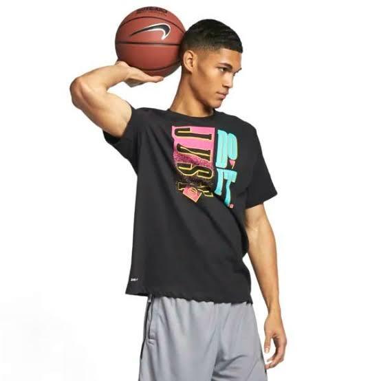 ナイキ メンズ Tシャツ 黒 90年代デザイン プリント Nike Just Do It バスケットボール Tシャツ Aj9656 Aj9656 010 Twiy 通販 Yahoo ショッピング