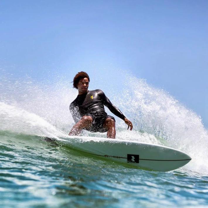 フューチャーフィン　NVS album クワッドフィン新古美品 alb-mq01.jpg