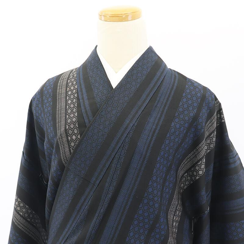 中古 本場大島紬 紬着物 大島紬 レディース 正絹 黒 青 縞柄 アンティーク風 証紙付き 身丈168cm 裄丈67.5cm リサイクル着物_1