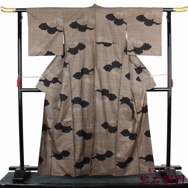 海外輸入 大島紬 正絹 仕立て上がり カジュアル リサイクル 着物 袷 茶 雲取り シンプル あすつく対応 忠右衛門 肌触りがいい New Ilovedeals In