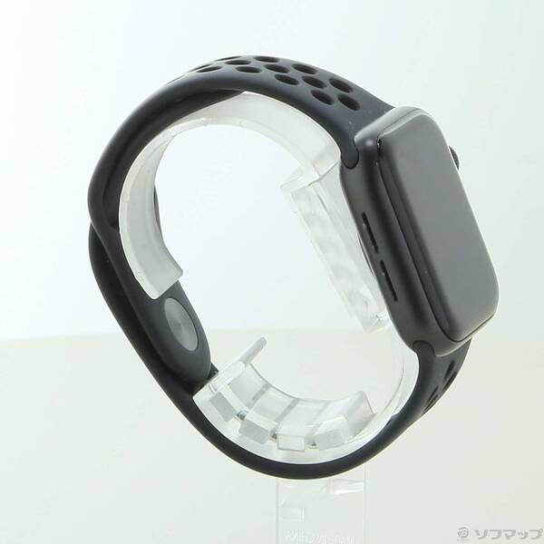 〔中古〕Apple(アップル) Apple Watch SE 第1世代 Nike GPS 40mm スペースグレイアルミニウムケース アンスラサイト／ブラックNikeスポーツバンド〔371-ud〕 |  | 03