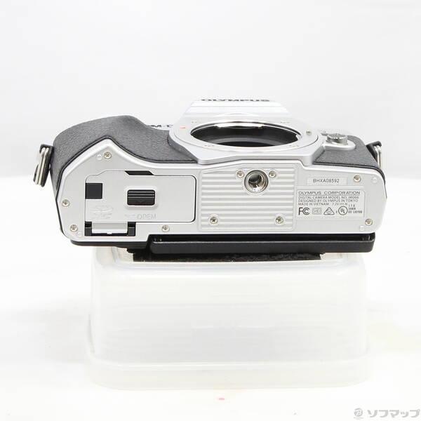 〔中古〕OLYMPUS(オリンパス) OM-D E-M10 Mark III ボディ シルバー〔258-ud〕 |  | 04