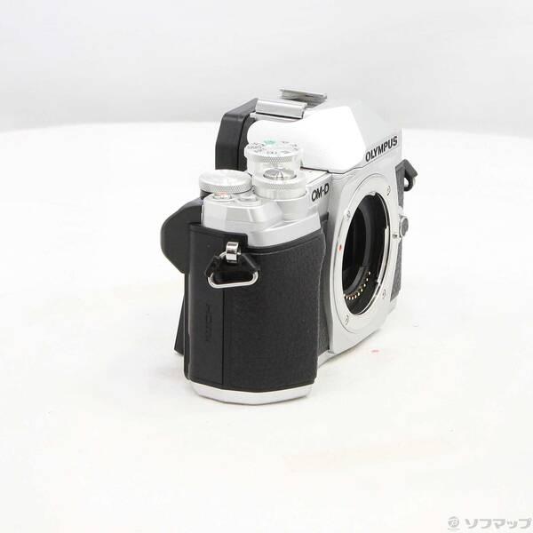 〔中古〕OLYMPUS(オリンパス) OM-D E-M10 Mark III ボディ シルバー〔198-ud〕 |  | 03