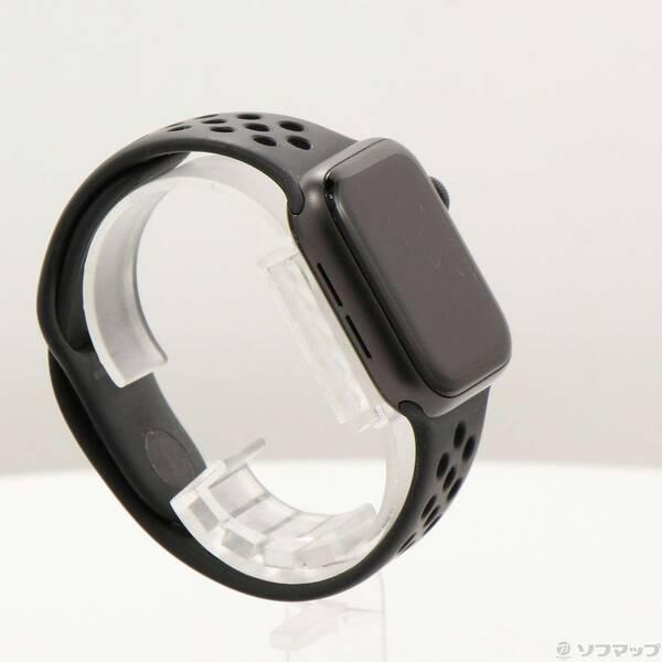 〔中古〕Apple(アップル) Apple Watch SE 第1世代 Nike GPS 40mm スペースグレイアルミニウムケース アンスラサイト／ブラックNikeスポーツバンド〔198-ud〕 |  | 03