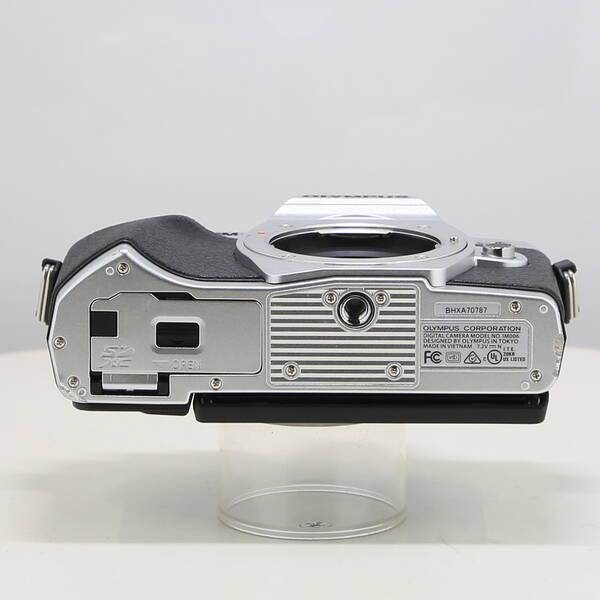 〔中古〕OLYMPUS(オリンパス) OM-D E-M10 MarkIII EZ ダブルズームキット シルバー〔198-ud〕 |  | 04