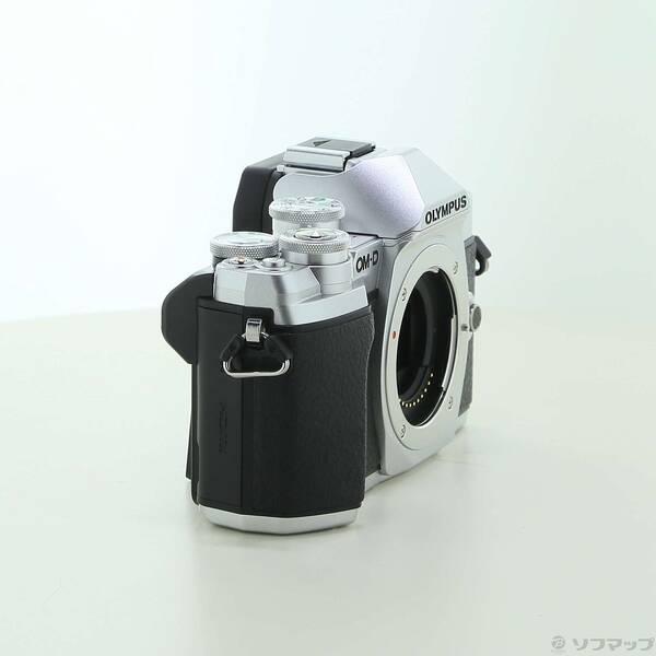 〔中古〕OLYMPUS(オリンパス) OM-D E-M10 Mark III ボディ シルバー〔352-ud〕 |  | 03