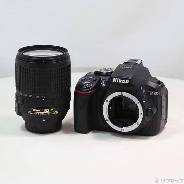 〔中古〕Nikon(ニコン) NIKON D5300 18-140 VR レンズキット ブラック (2410万画素／SDXC)〔276-ud〕 | 