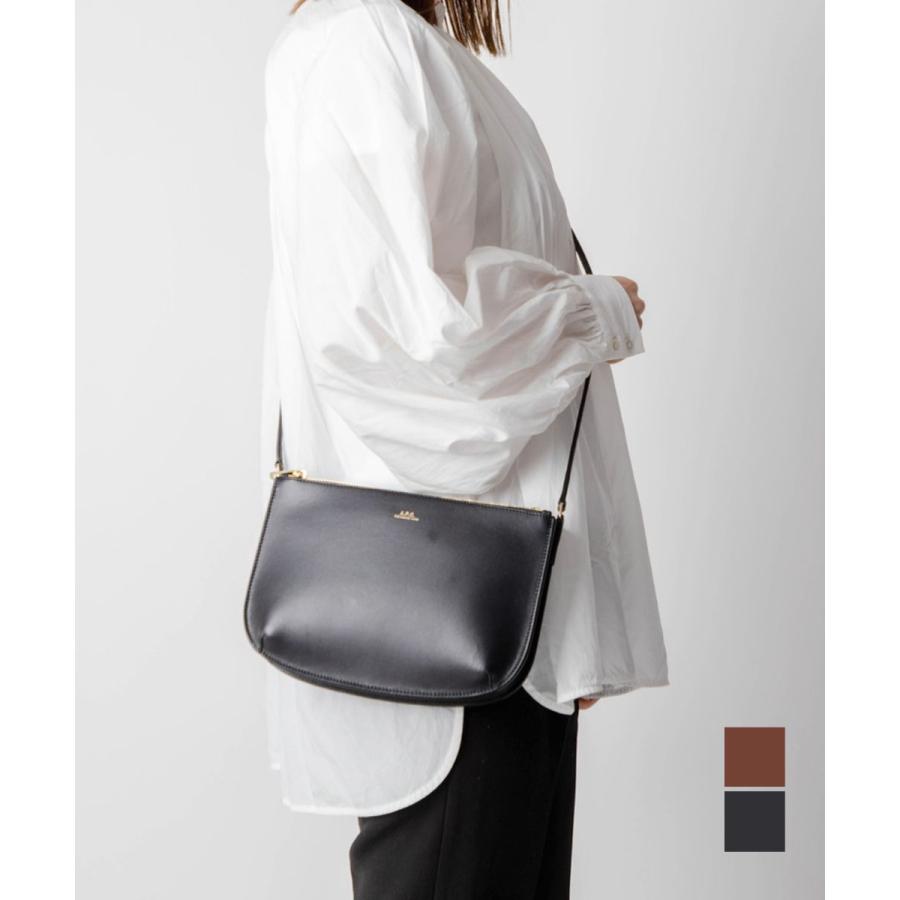 美品　A.P.C. アーペーセー　レザー　ショルダーバッグ　ブラック アーペーセー ショルダーバッグ ミニバッグ ネックポーチ