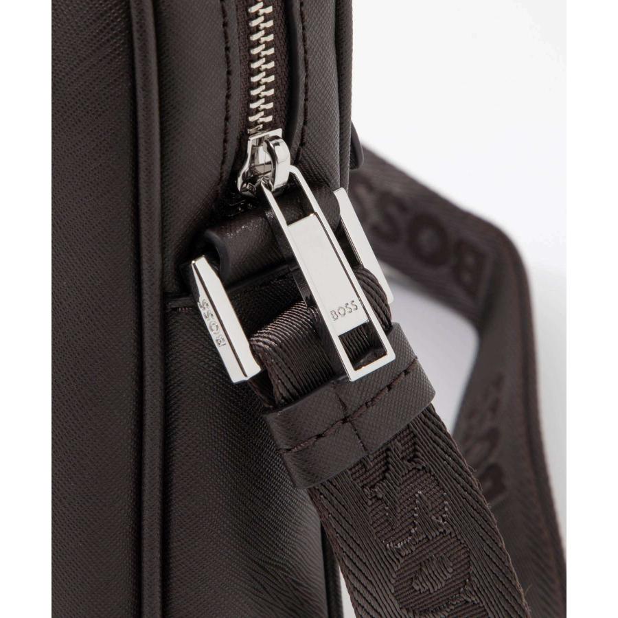 美品未使用　HUGO BOSS ストライプ ボディバッグ エンボスレザー 黒 BOSS - クロスボディバッグ グレインレザー エンボスロゴ - ブラック