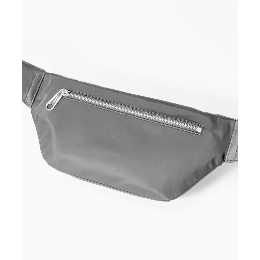 日本未入荷！BURBERRYバーバリー ボディバッグ チャコールグレー ナイロン 日本未入荷！BURBERRYバーバリー ボディバッグ チャコールグレー