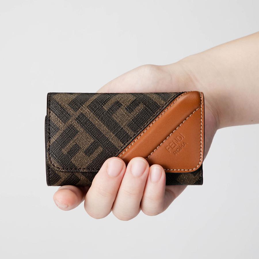 フェンディ FENDI キーケース メンズ ブランド小物 6連フック ロゴ切替 フェンディ FENDI キーケース メンズ ブランド小物 6連フック ロゴ切替