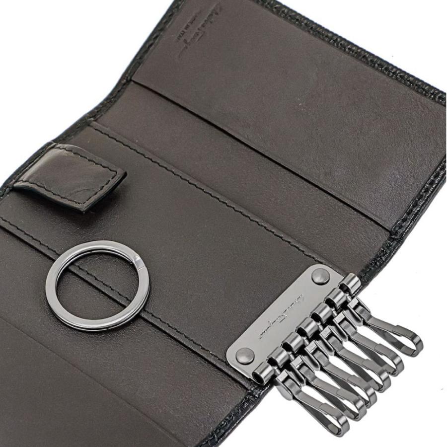 【新品未使用】Salvatore Ferragamo レザーキーケース 新品 FERRAGAMO ヴァラ 黒いレザーキーケース ストライプバンド