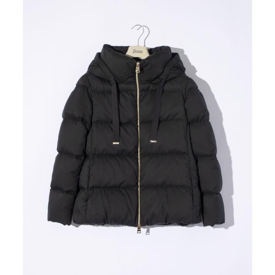 HERNO　ノーカラーインナーダウンジャケット　黒×ゴールド　44 HERNO ノーカラーインナーダウンジャケット 黒×ゴールド 44 楽天