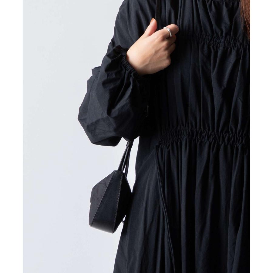 新品タグ付未使用❗️MM6フェイクレザー ワンピースマルジェラ黒 XS MM6 MAISON MARGIELAエムエム6 メゾン マルジェラ S62DG0024 Vネック