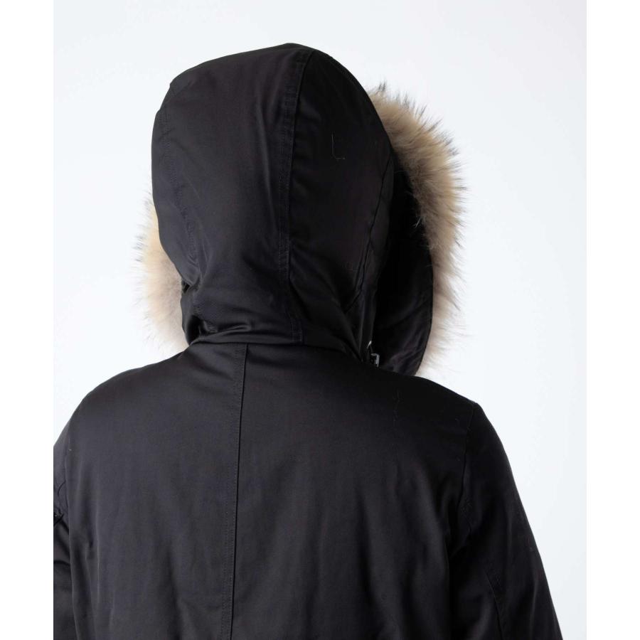 美品　ヤンマイエン　ムーレー系列　ダウンジャケット　42　黒　フォックスファー 美品 ヤンマイエン ムーレー系列 ダウンジャケット 42 黒 フォックス