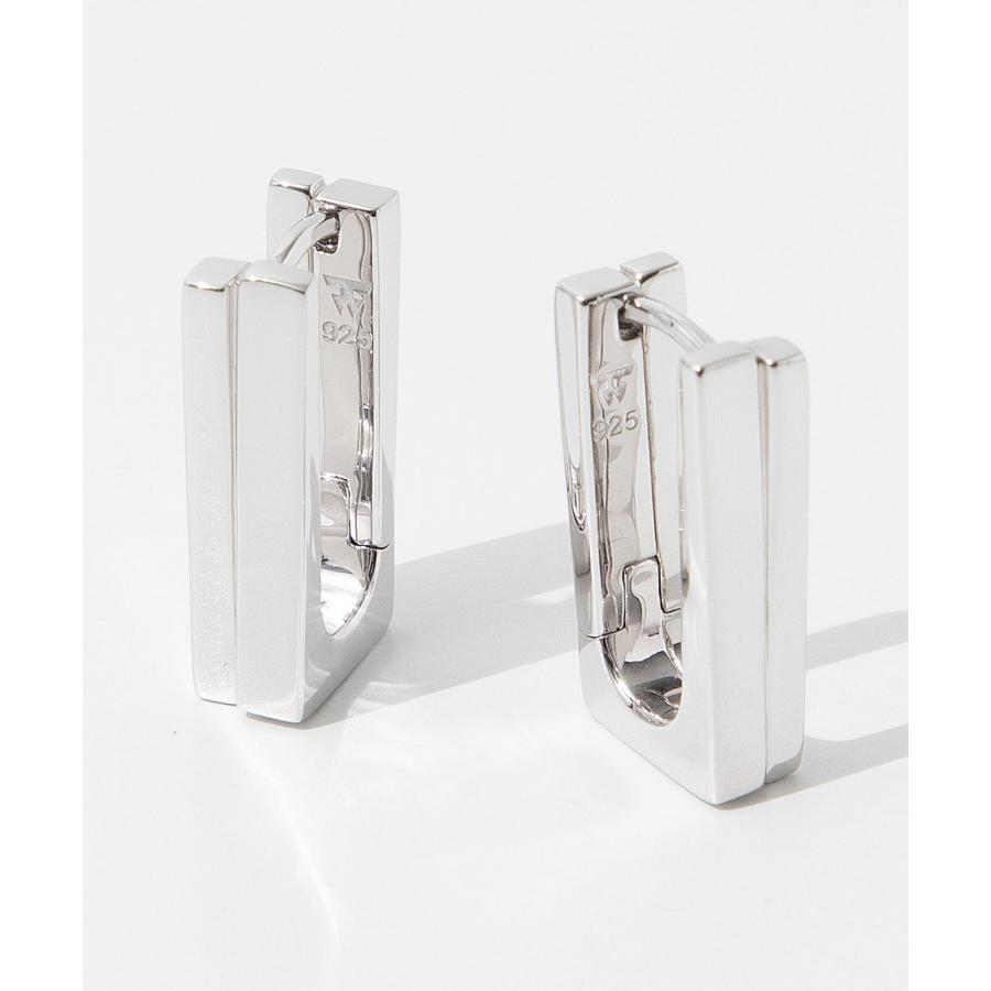 Tom Wood Step スピネル ピアス TOM WOOD（トムウッド）の「TOM WOOD Step Huggies Black Spinel