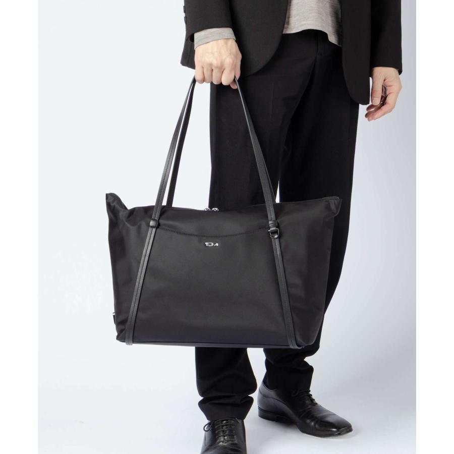 TUMI（トゥミ） TUMI VOYAGEUR ヴォヤジュール Q TOTE キュー トート