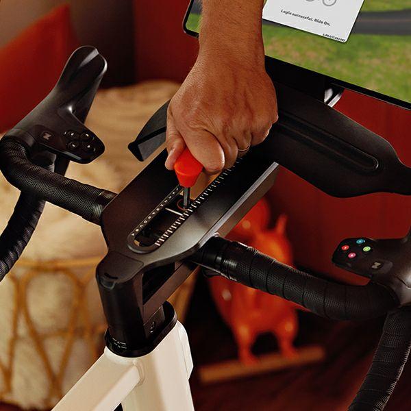 ワフー　キッカーバイク wahoo kicker bike handle set Wahoo KICKR BIKE ワフー キッカーバイク 最新モデル 屋内用スマート