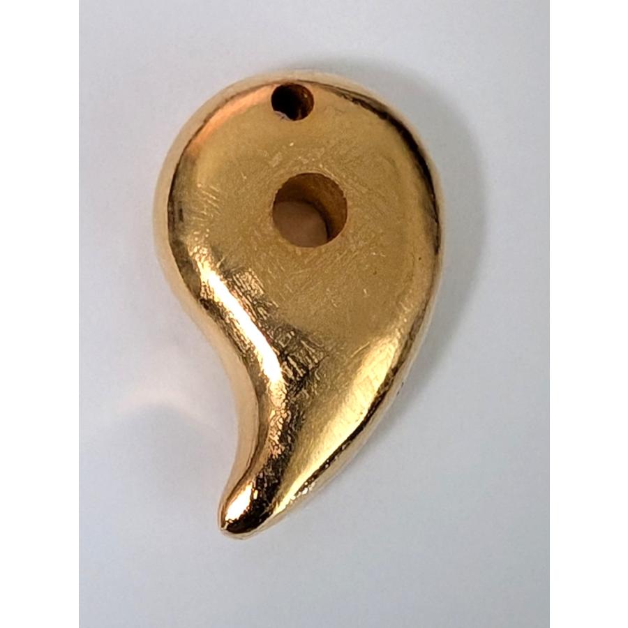 通販限定】ギベオン 勾玉 純金メッキ 2つ穴 17.3g 仕上げ まがたま