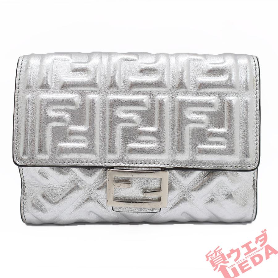 天白】FENDI フェンディ 二つ折り 財布 ミディアム バケット エンボス