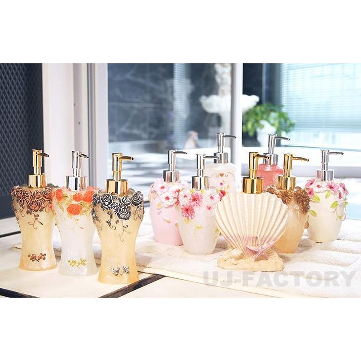 未使用級✨インゲボルグ　発泡カメリアプリントフード使いジャンパー　ベージュ　3 未使用級✨インゲボルグ 発泡カメリアプリントフード使いジャンパー