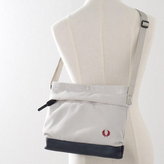 FRED PERRY フレッドペリー Fred Perry サコッシュバッグ 30