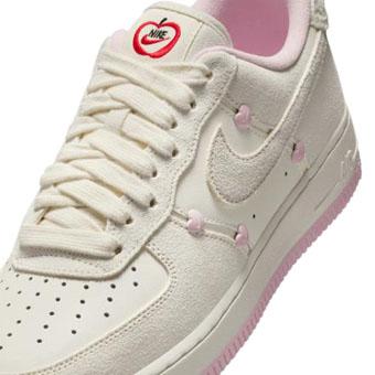 NIKE（ナイキ） スニーカー シューズ バレンタインデー Wmns Air Force