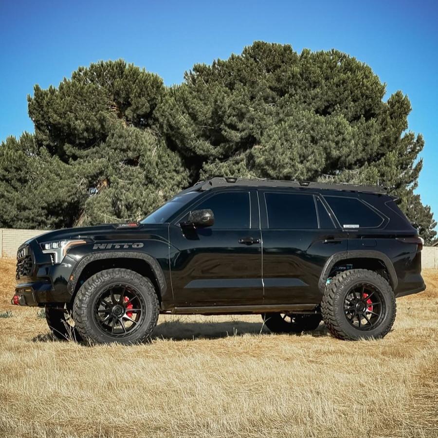 黒いSUV オフロードタイヤ付き 16インチ　②tatuboさん専用 TIS OFFROAD 563B サテンブラック 22インチアルミホイール 22x10 6H139