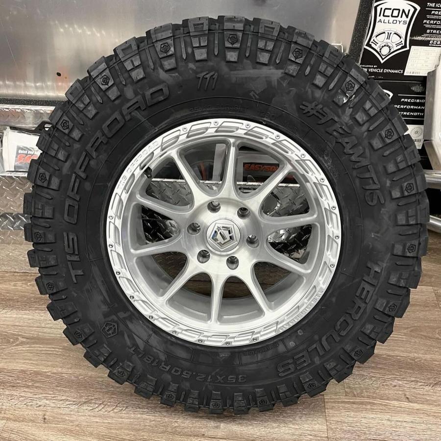 TIS OFFROAD 563BS シルバー/ブラッシュドマシンドフェイス 20インチ