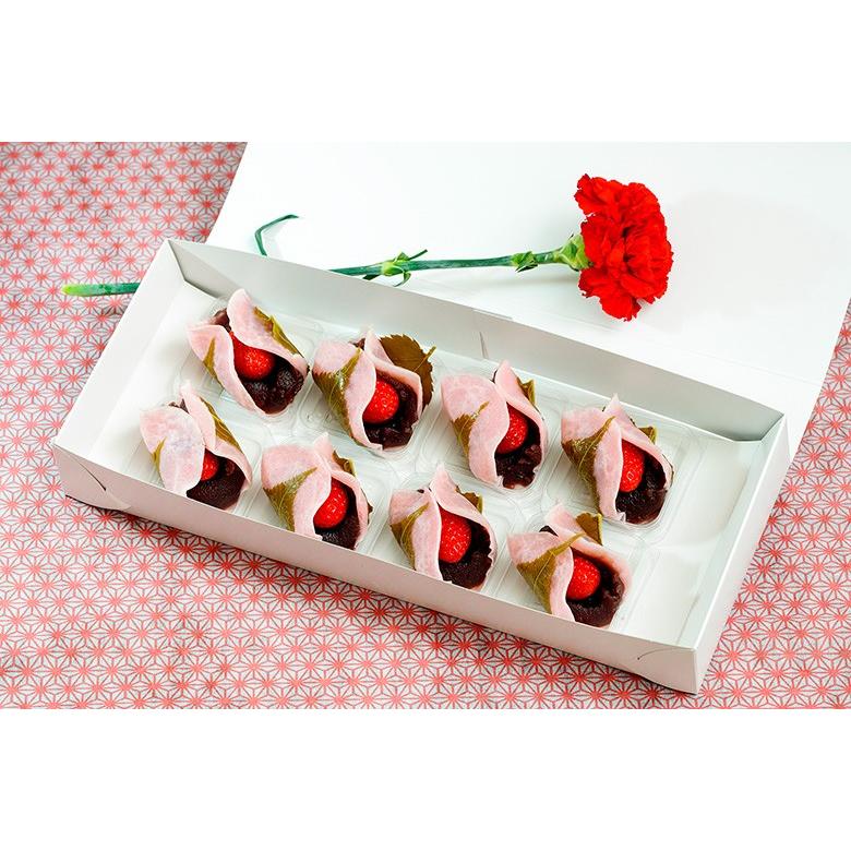 ミガキイチゴを使った「いちご桜餅」 8個　※冷蔵《母の日ギフト》カーネーション（造花）・定型メッセージカード付 送料無料｜umeebeccyasannriku