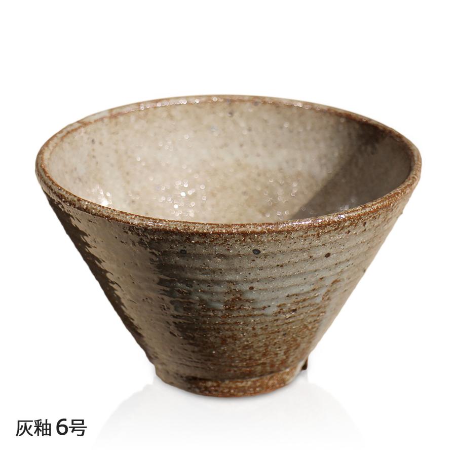 黒色陶器製丸型椀 木箱付き 若泉漆器4寸平富士椀 黒花丸 << KOHNOオンラインショップ