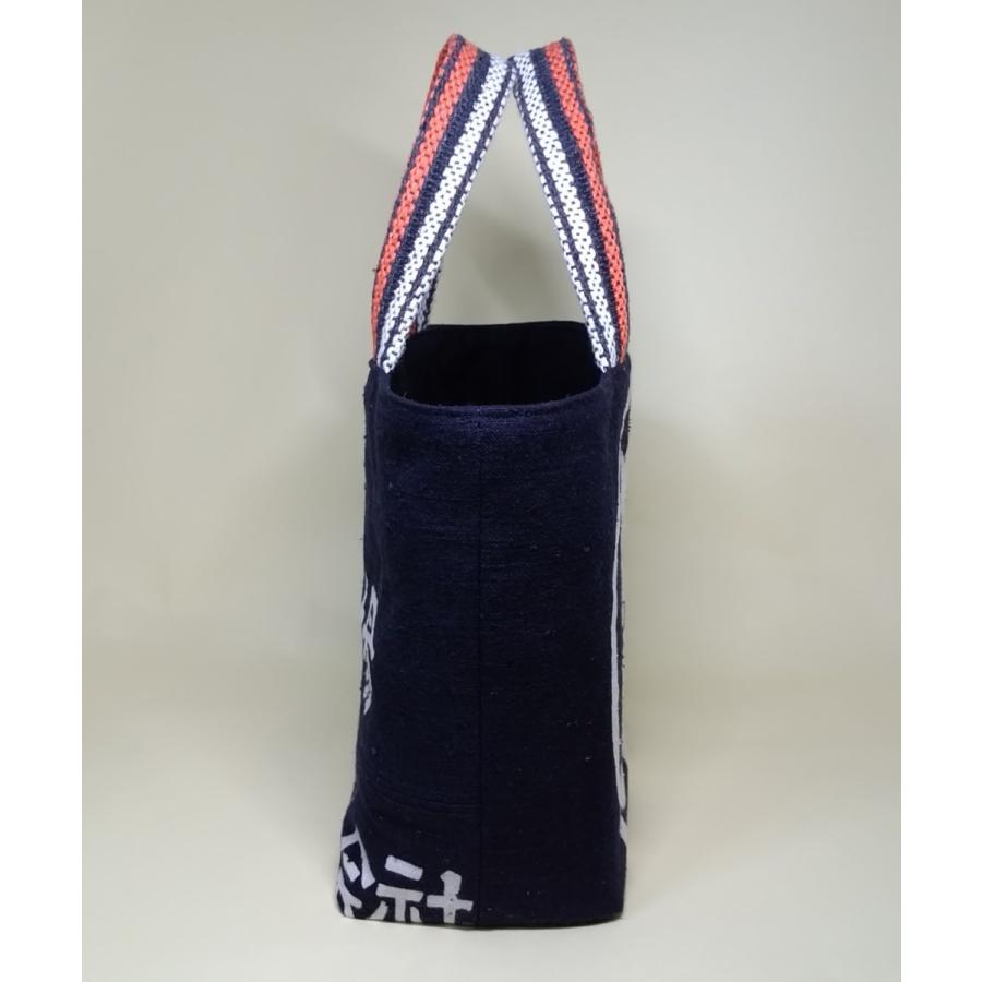 帆前掛けトートバッグ リメイク 大きいロゴトート 隠しポケットの底板