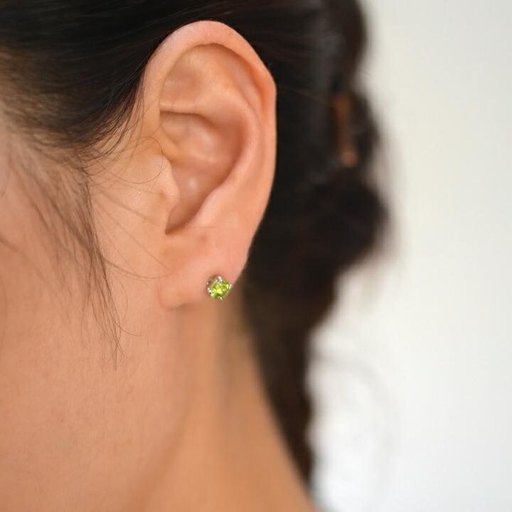 日本製　K18 18金 18k 18キン　天然石　ペリドット スタッドピアス ペリドット ピアス 揺れる スタッドピアス k18 18k 18金