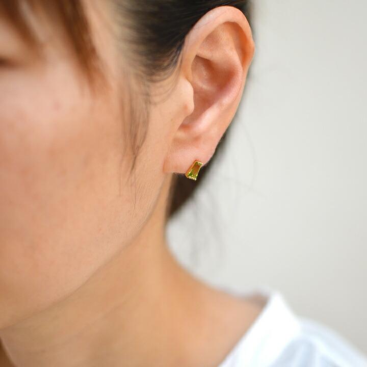スタッドピアス ペリドット テーパーバゲット イヤリング 両耳用 PT900 