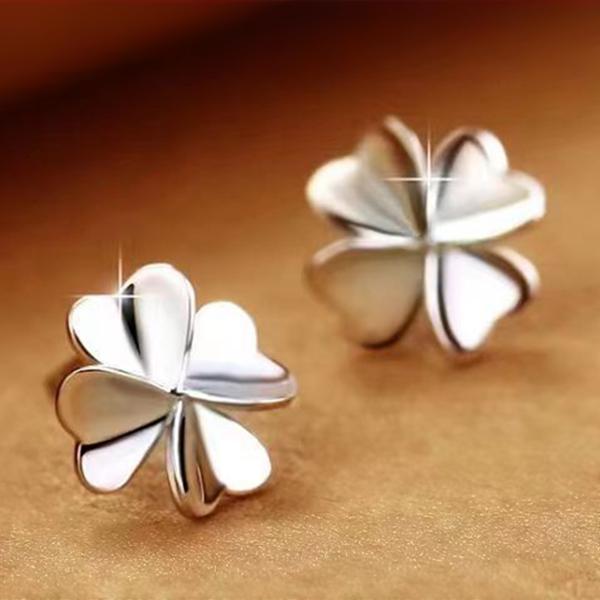 四つクローバー ピアス レディース はな プラチナ仕上げ 爆買