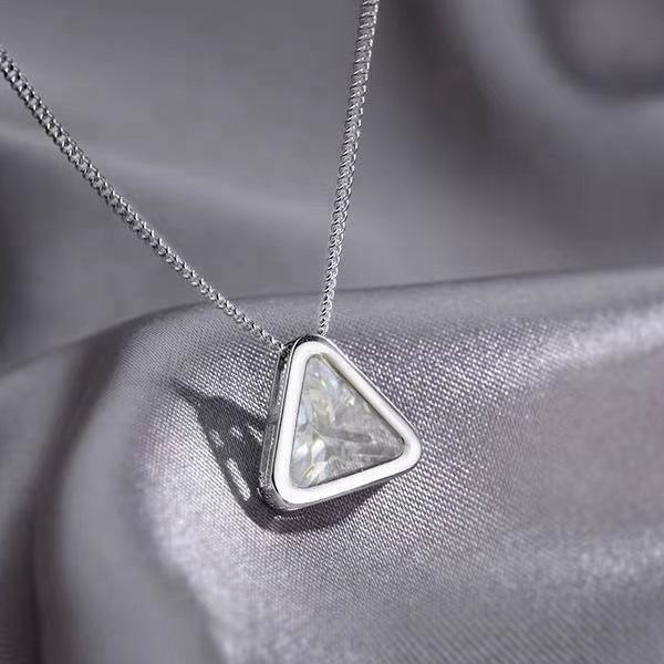 ピラミッド 三角形 ネックレス レディース czダイヤ 1.88ct 大粒 シルバー925 プラチナ仕上げの画像
