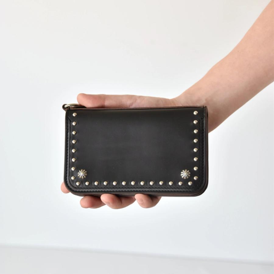 THE WONDER LUST ザワンダーラスト SHELL & STUDS MID WALLETの画像