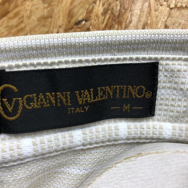 GIANNI VALENTINO ジャンニヴァレンチノ M メンズ ポロシャツ ワンポイントロゴ スプリット糸の刺繍 半袖 綿×ポリ グレージュ系×ホワイト |  | 01