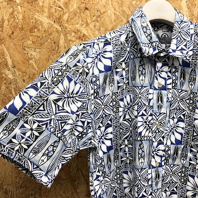 【USA製】 Maui Sunset マウイサンセット S メンズ シャツ アロハ柄 花×リーフ×サーフボード 半袖 ポリ×綿 ブルー×ホワイト×ブラック |  | 03