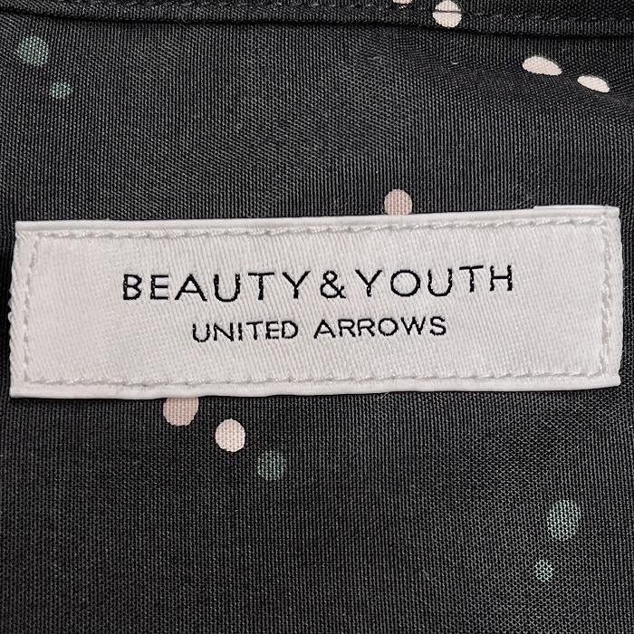 ブラック 襟付き 半袖ニット　UNITED ARROWS 黒 UNITED ARROWS（ユナイテッドアローズ）の「レースカラーレディ ニット