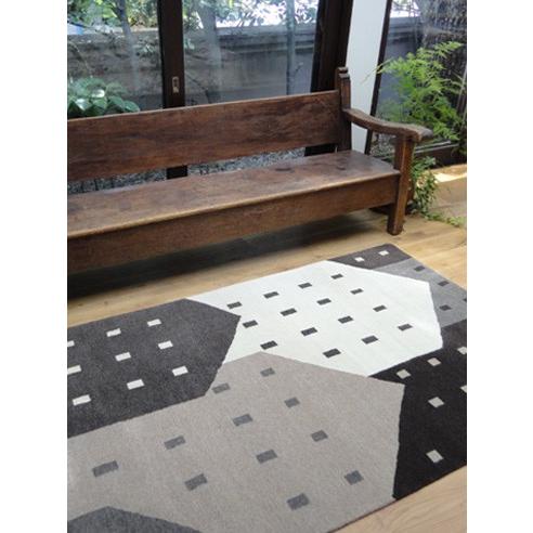 手織りラグ「まど」 デザイン脇阪克二　180×120cm/無染色/ウール undyed+アンダイドプラスオリジナル　ラグ |  | 01
