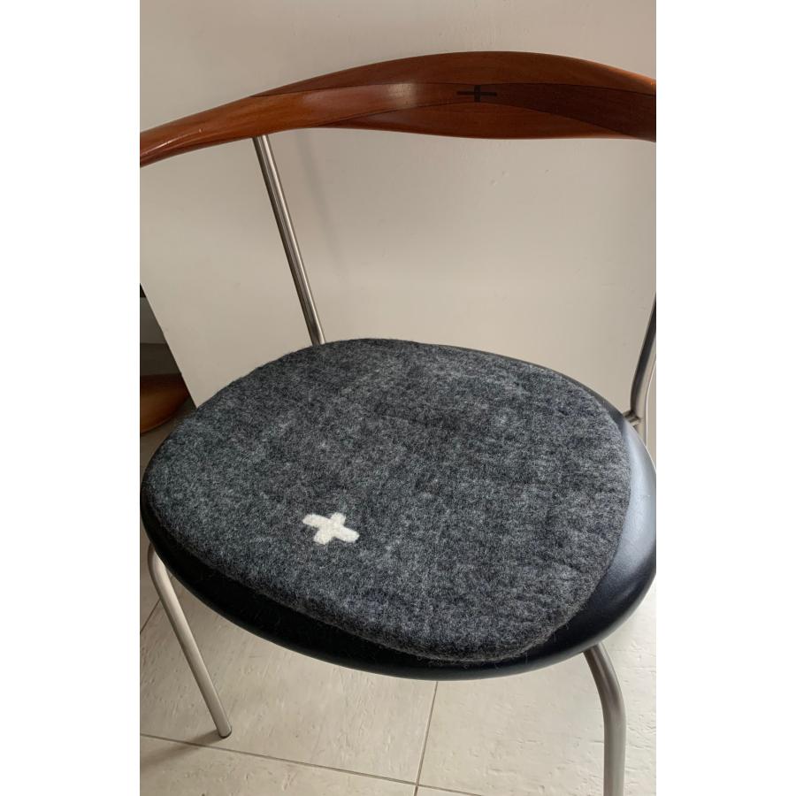 フェルト チェアーパッド 楕円 プラスマーク/椅子座布団 : undyed-plus