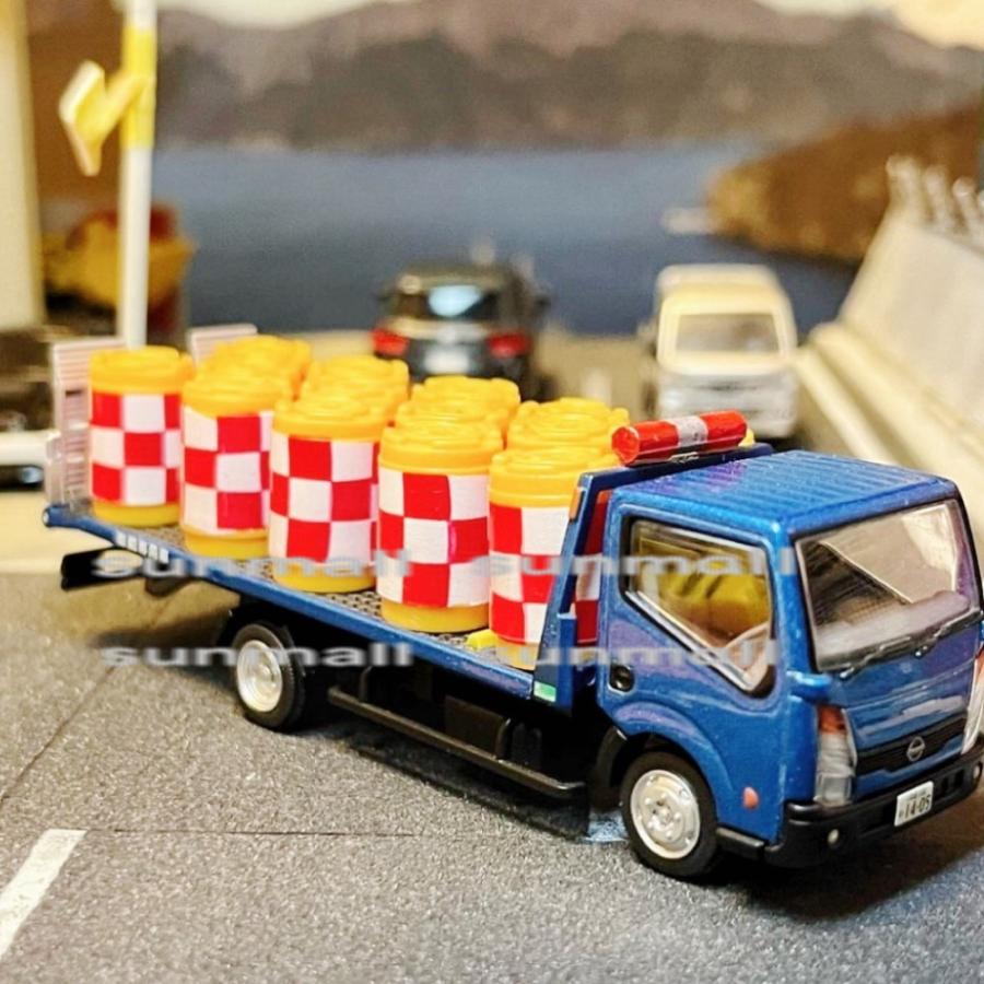 1/10ラジコン用　道路保安バリケード　ウォーターパイロン　コース、ジオラマ Amazon.co.jp: 1/10 ラジコン ジオラマ用 道路保安バリケード 8個