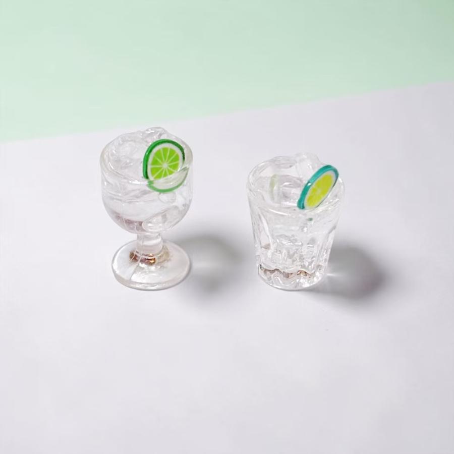 【1点のみ販売】【全2タイプから選べる】ミニチュア グラス ライム 氷入り風 約15〜17mm 透明 ドールハウス ミニチュアドリンク ジオラマ 模型 小物 |  | 03