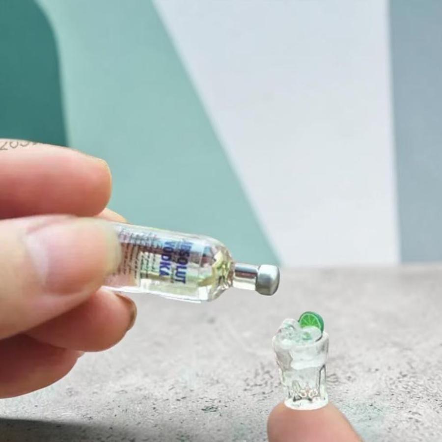 【1点のみ販売】【全2タイプから選べる】ミニチュア グラス ライム 氷入り風 約15〜17mm 透明 ドールハウス ミニチュアドリンク ジオラマ 模型 小物 |  | 09