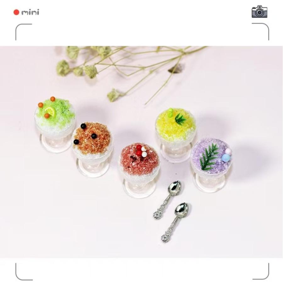 【1点のみ販売】【全5種類から選べる】【カップ本体の色はランダム】ミニチュアかき氷 約17mm ミニチュアフード スイーツ ドールハウス カフェ小物 樹脂製 |  | 15